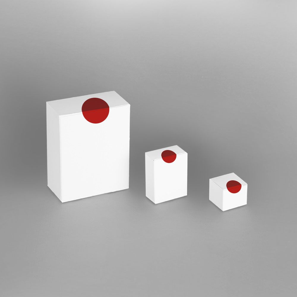 Self-adhesive paper or polyester seal for boxes