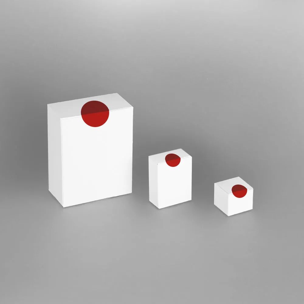 Self-adhesive paper or polyester seal for boxes